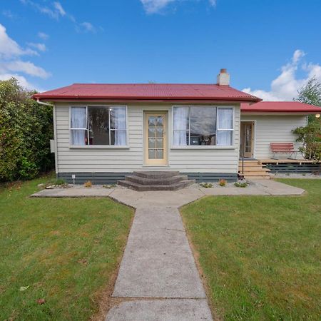 Rustlein Cottage - Te Anau Holiday Home エクステリア 写真