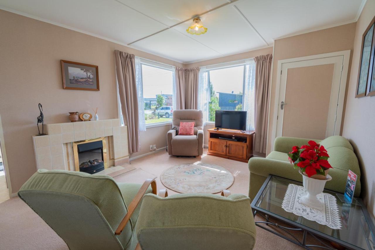 Rustlein Cottage - Te Anau Holiday Home エクステリア 写真