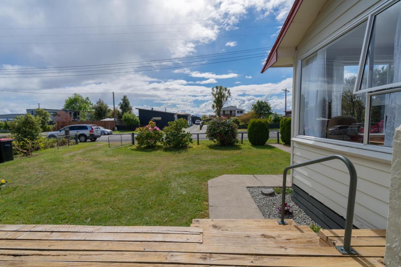 Rustlein Cottage - Te Anau Holiday Home エクステリア 写真