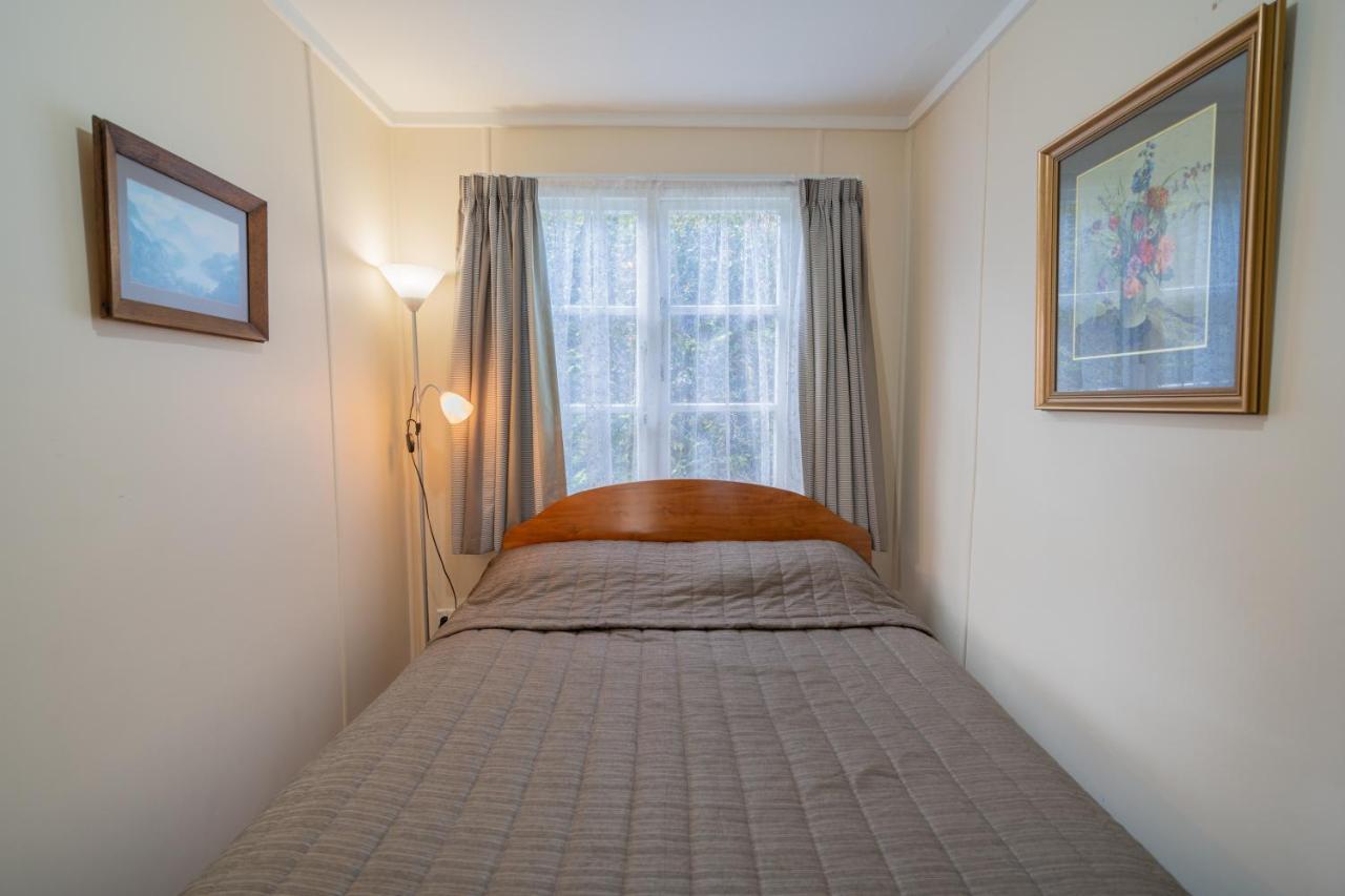 Rustlein Cottage - Te Anau Holiday Home エクステリア 写真