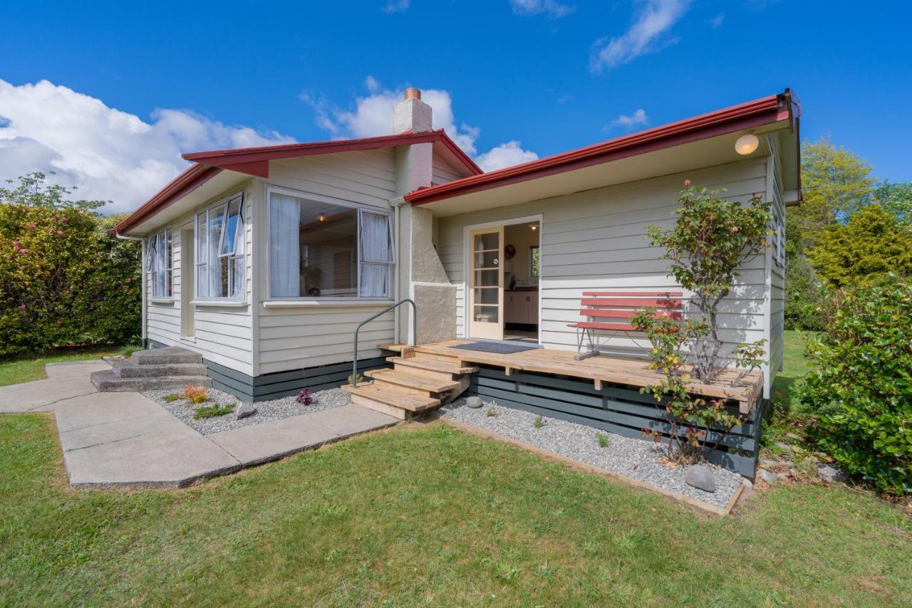 Rustlein Cottage - Te Anau Holiday Home エクステリア 写真